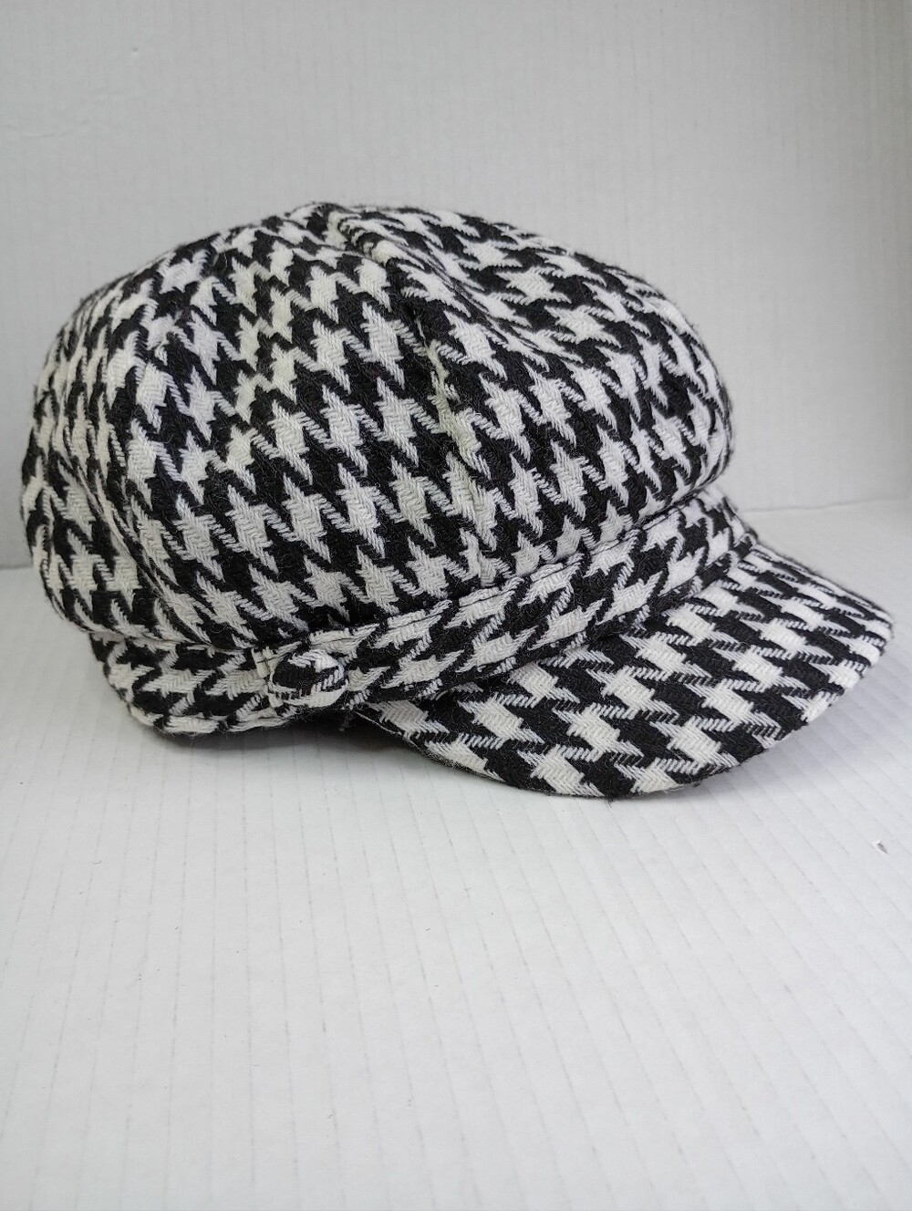 Vintage Houndstooth News Boy Cap Women's OSFM Hat Black/White Acrylic